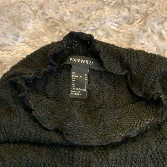 Forever 21 cropped turtle neck - Picture 2 of 2